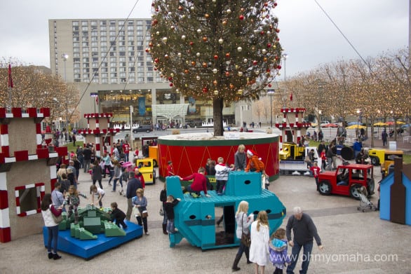 Holiday events in Kansas City - Visit Crown Center to see the holiday decorations surrounding the Mayor's Tree