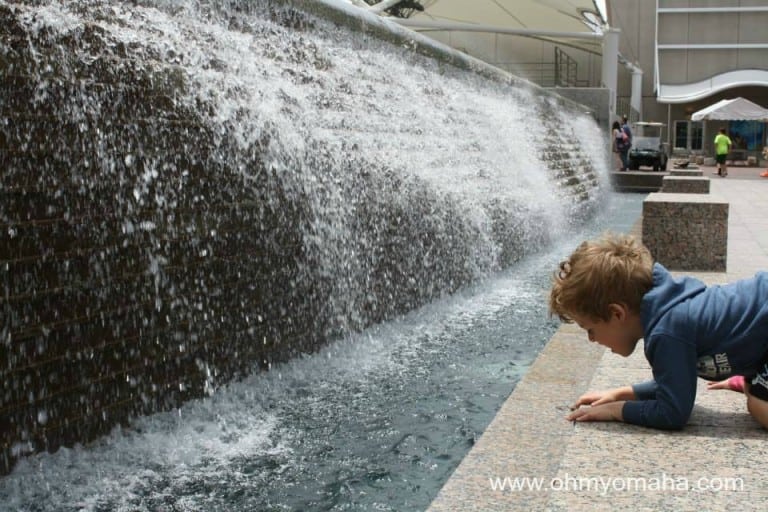 Outdoor fountain at Crown Center in Kansas City