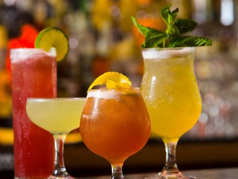 Cheers To The Best Happy Hours in Des Moines