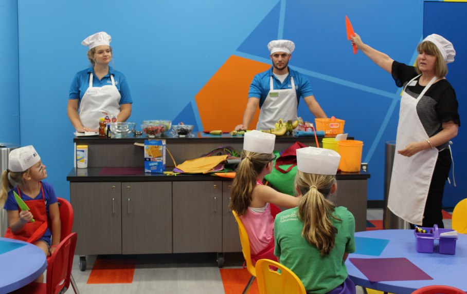 Kitchen ABCs program at Omaha Children's Museum