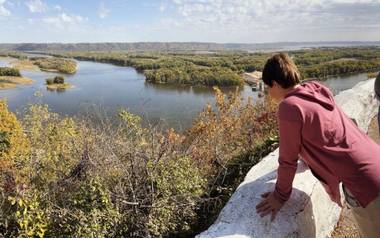 7 Stunning Places To Visit In Iowa This Fall